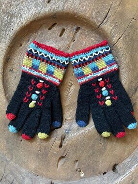Newari for Icelandic Design multicolored women's wool handmade gloves one size